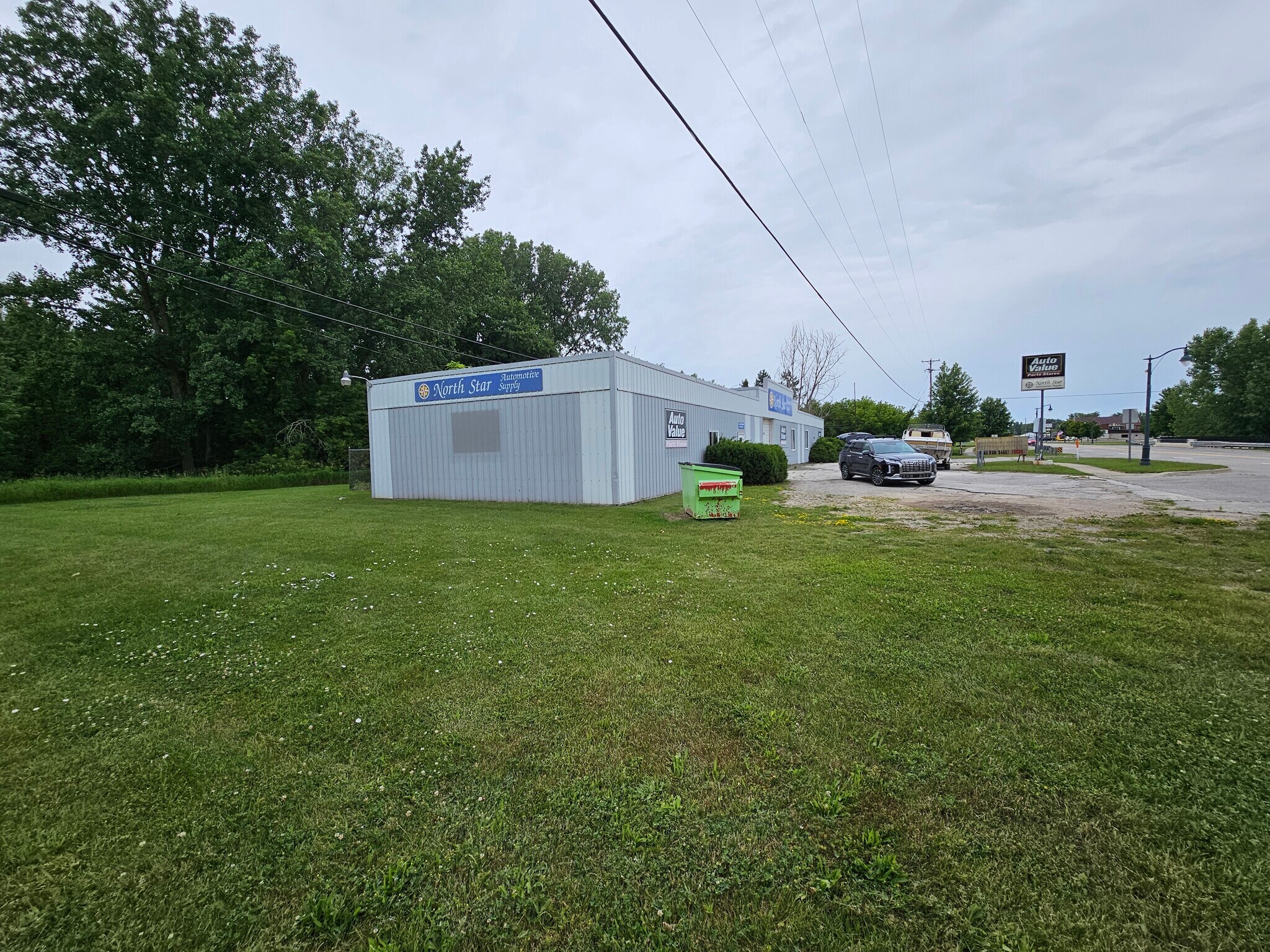 105 N Mable St, Pinconning, MI à vendre Photo principale– Image 1 sur 9