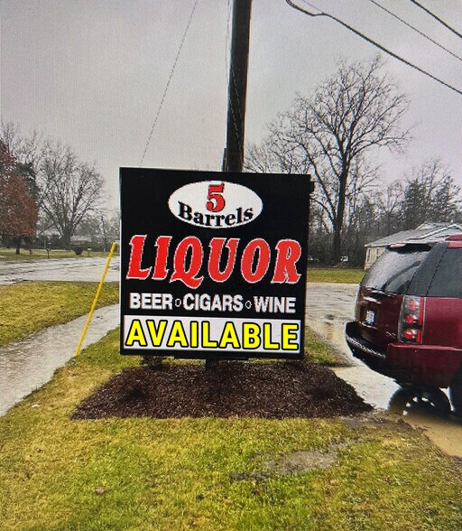 40660-40666 5 Mile Rd, Plymouth, MI à louer - Photo de l’immeuble – Image 3 sur 6