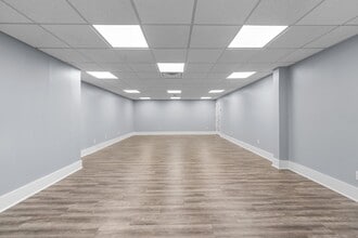 308 W Main St, Smithtown, NY à louer Photo intérieure– Image 1 sur 6