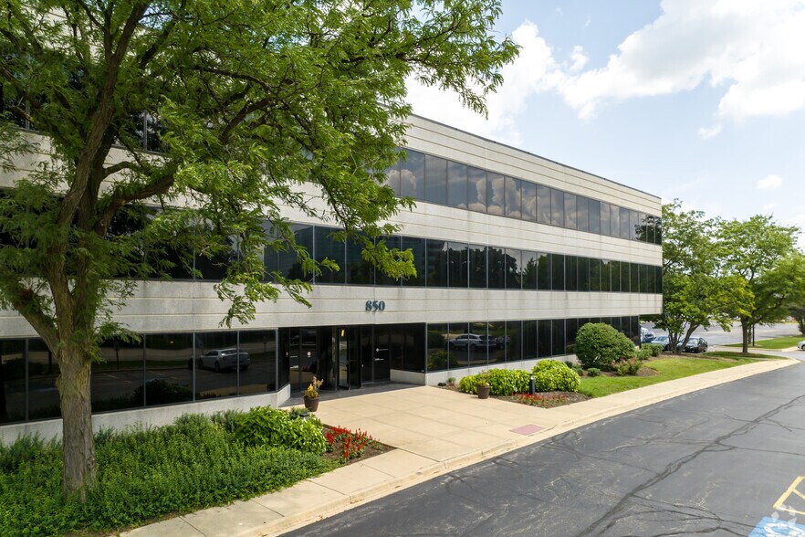 850 Warrenville Rd, Lisle, IL à vendre - Photo de l’immeuble – Image 3 sur 23