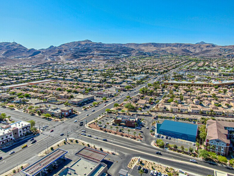 1441 Paseo Verde Pky, Henderson, NV à louer - Photo de l’immeuble – Image 3 sur 4