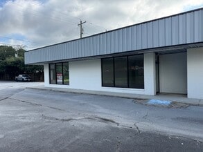 1911 Lejeune Blvd, Jacksonville, NC à louer Photo intérieure– Image 2 sur 8