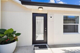 670 2nd St N, Safety Harbor, FL à louer Photo intérieure– Image 1 sur 15