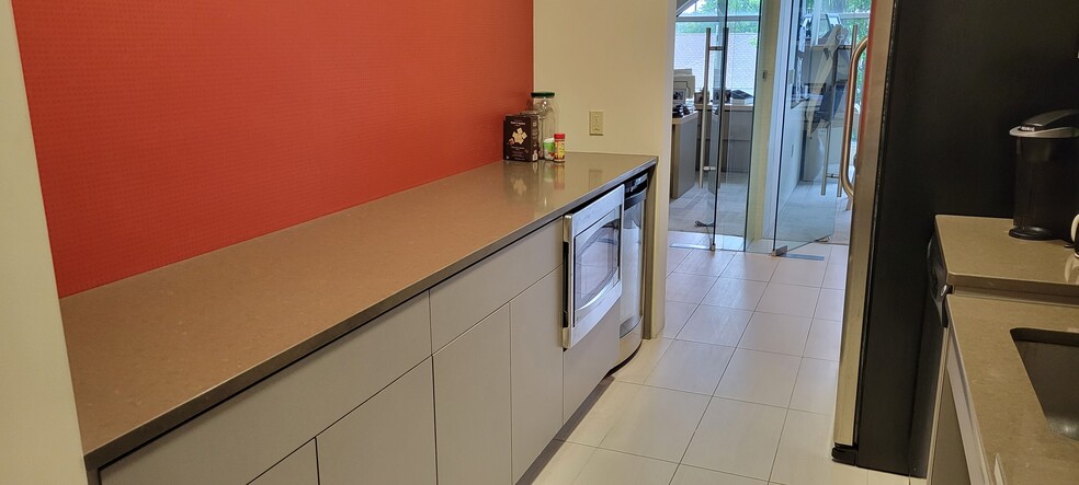 2317 Highway 34, Manasquan, NJ à louer - Photo de l’immeuble – Image 3 sur 9
