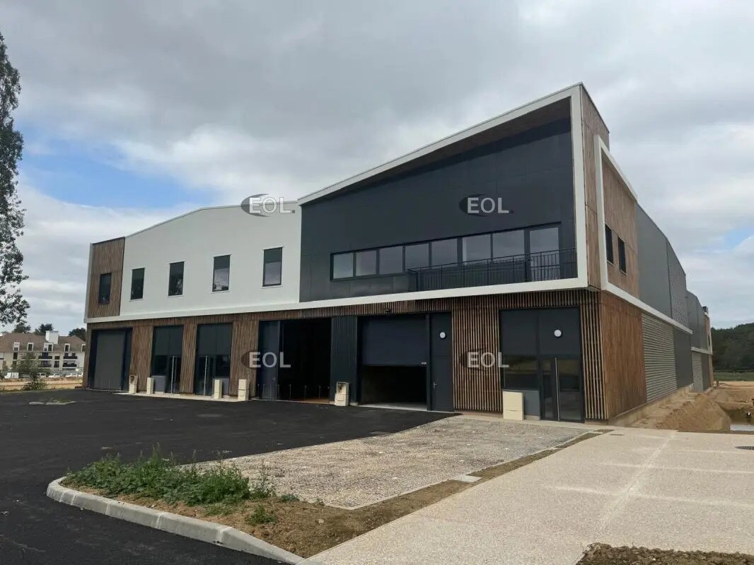 Local d'activités dans Plaisir à vendre Photo de l’immeuble– Image 1 sur 11