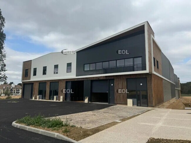 Plus de détails pour Local d’activités à vendre