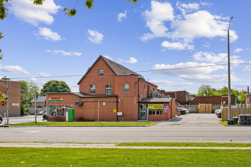 134-142 Simcoe St S, Oshawa, ON à louer - Photo de l’immeuble – Image 3 sur 3