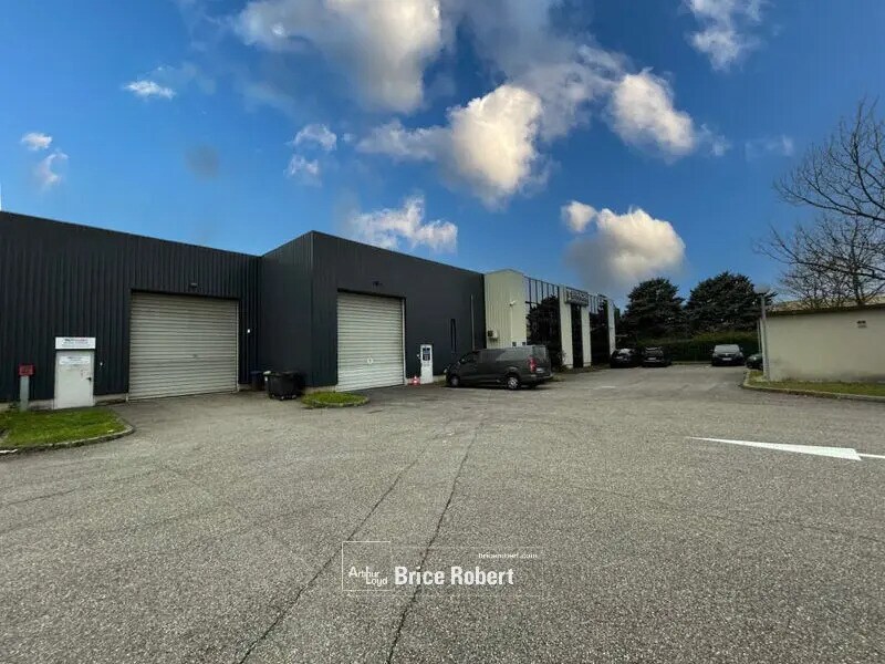 Local d’activités dans Genas à louer Photo de l’immeuble– Image 1 sur 33