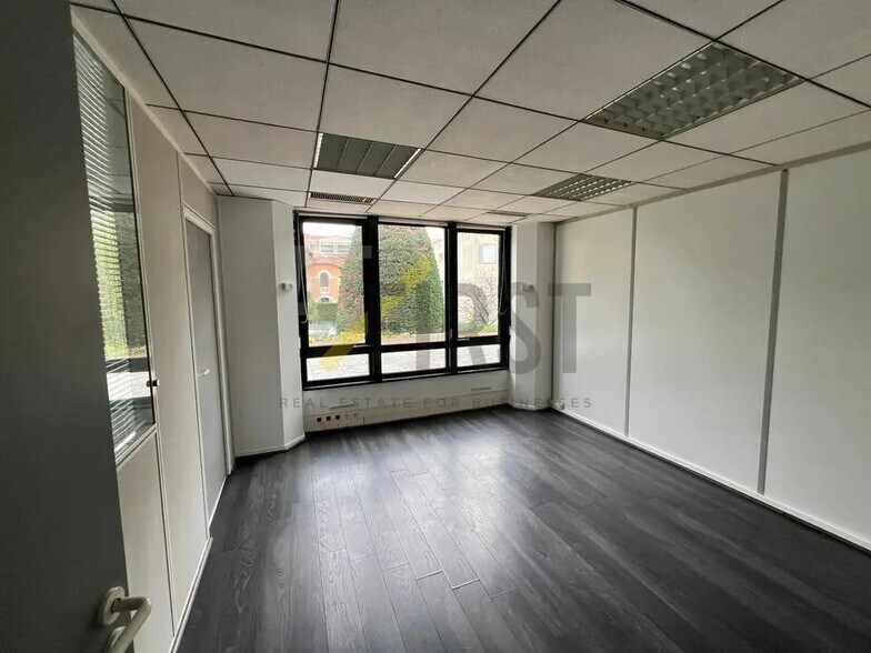 Bureau dans Cannes à louer - Photo de l’immeuble – Image 3 sur 12