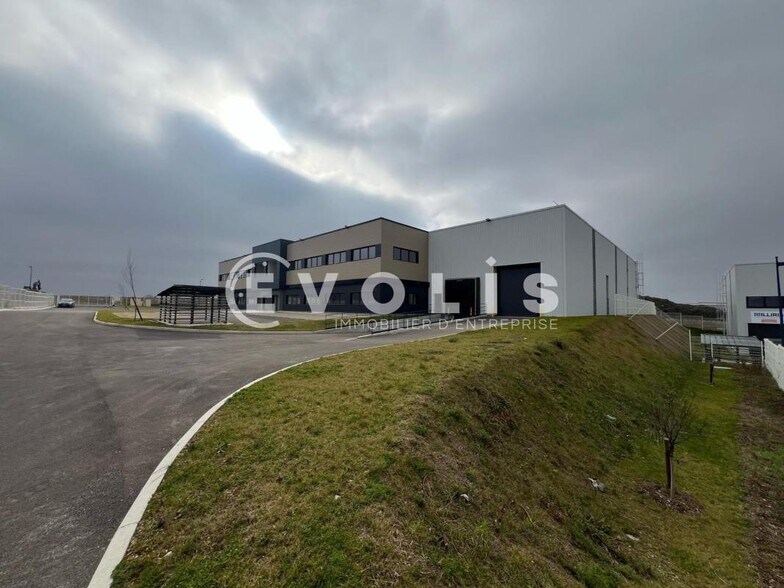 26 Chemin De La Chaume, Colombier-Saugnieu à louer - Photo de l’immeuble – Image 2 sur 13