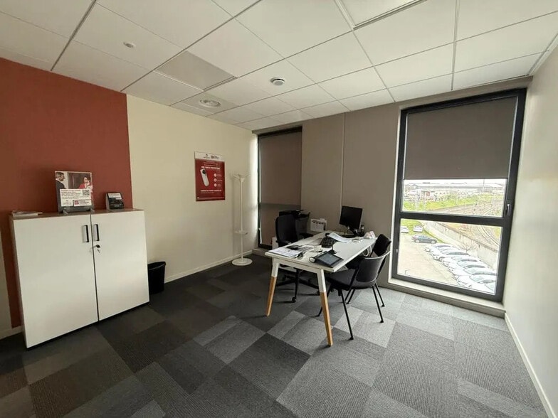 Bureau dans Saint-Fons à vendre - Photo intérieure – Image 2 sur 5