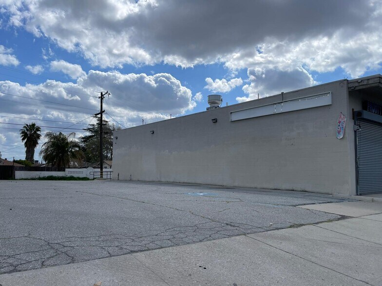 1201 Columbus St, Bakersfield, CA à vendre - Photo de l’immeuble – Image 2 sur 7