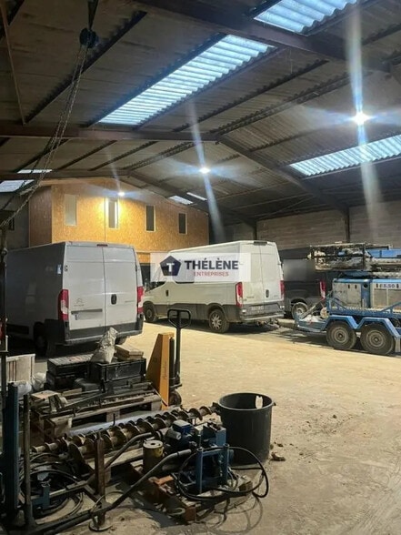 Local d’activités dans Lunel à louer - Photo de l’immeuble – Image 3 sur 12