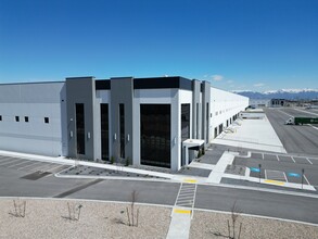 264-S 5750 W, Salt Lake City, UT à louer Photo de l’immeuble– Image 1 sur 3