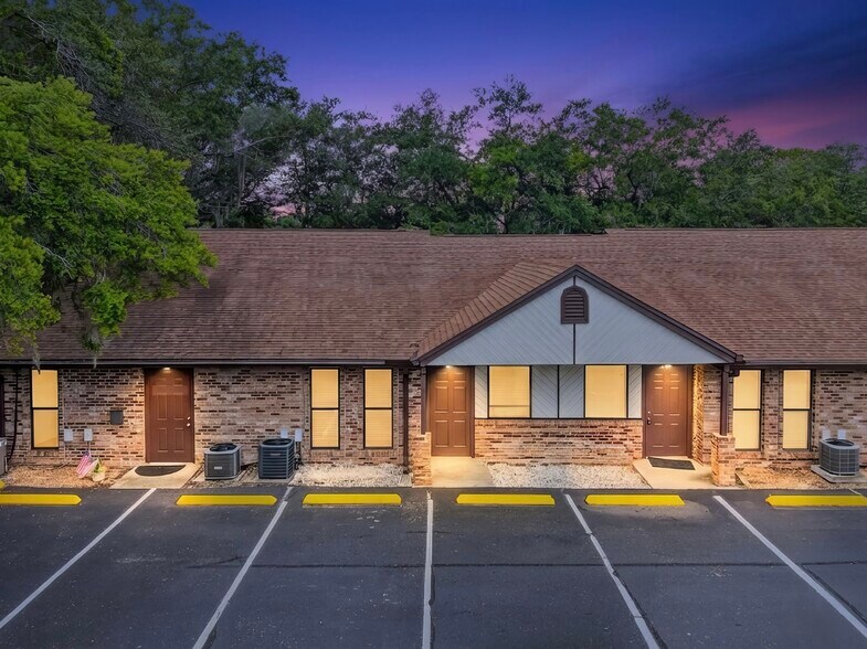 421 Montgomery Rd, Altamonte Springs, FL à louer - Photo de l’immeuble – Image 1 sur 12