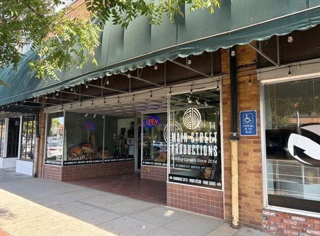714-724 Main St, Red Bluff, CA à vendre - Photo de l’immeuble – Image 1 sur 7