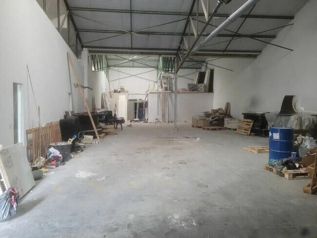 Plus de détails pour Industriel/Logistique à louer