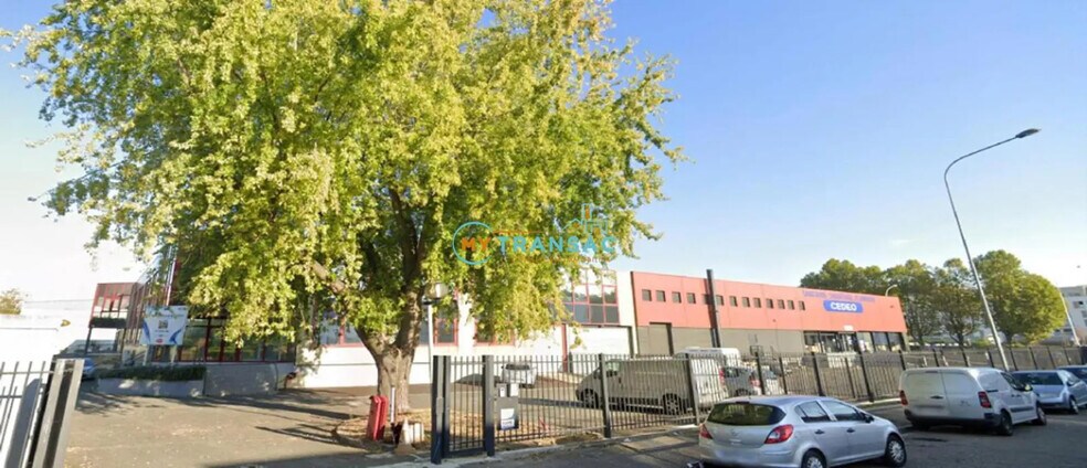 Local d’activités dans Créteil à louer - Photo de l’immeuble – Image 1 sur 3