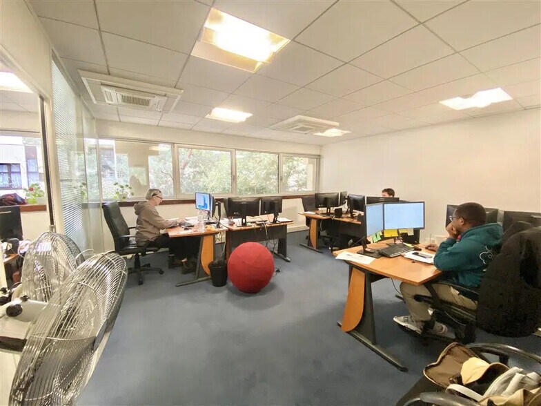 Bureau dans Courbevoie à louer - Photo de l’immeuble – Image 2 sur 8