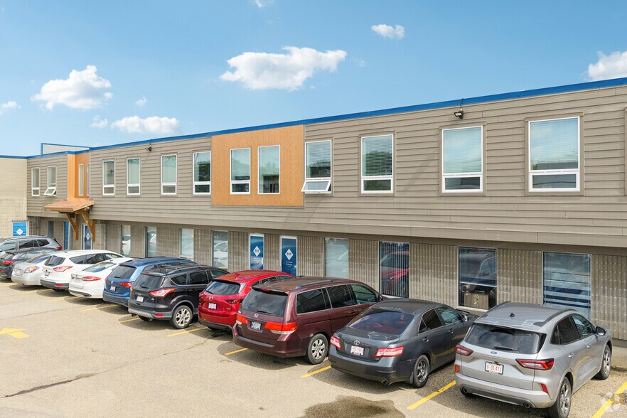 5711 103A St NW, Edmonton, AB à vendre - Photo principale – Image 2 sur 3