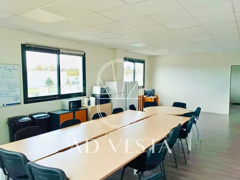 Bureau dans Martillac à louer - Photo de l’immeuble – Image 2 sur 4