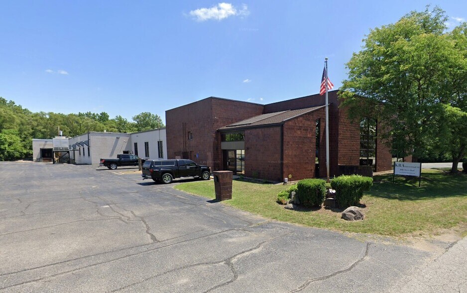 1810 Clover Rd, Mishawaka, IN à vendre - Photo de l’immeuble – Image 1 sur 14