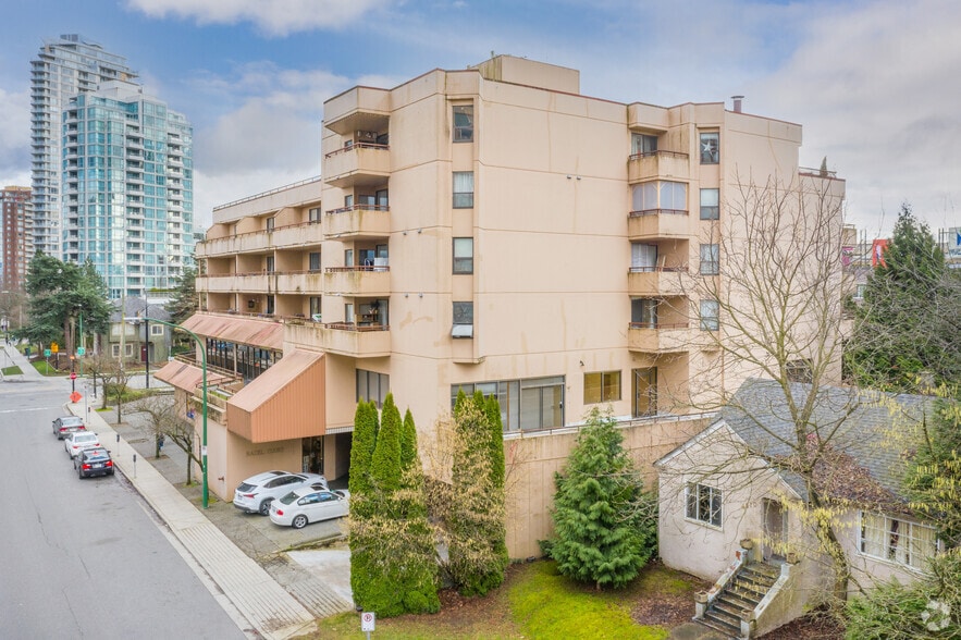 6125 Sussex Ave, Burnaby, BC à louer - Photo de l’immeuble – Image 3 sur 6