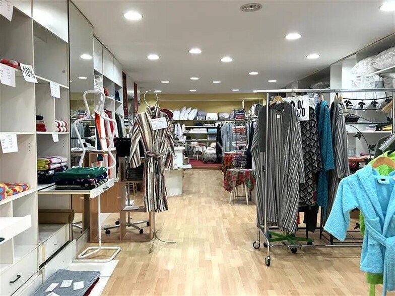 Local commercial dans Bourges à louer - Photo de l’immeuble – Image 1 sur 2