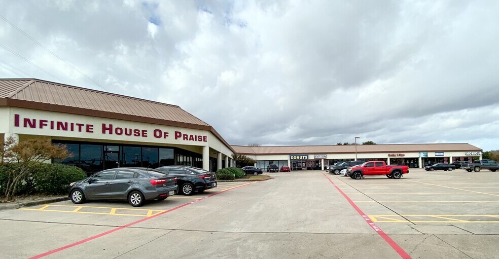 1801 W Polo Rd, Grand Prairie, TX à louer - Photo de l’immeuble – Image 2 sur 2