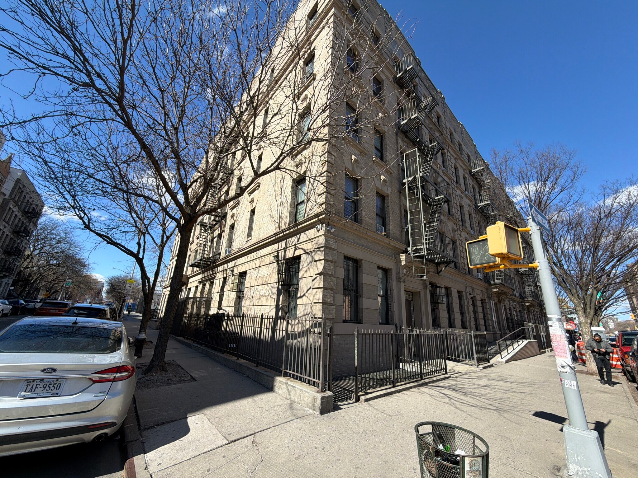 277 Brook Ave, Bronx, NY à louer Photo principale– Image 1 sur 5
