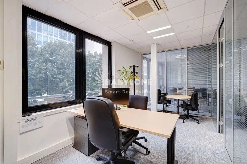 16 Rue Antonin Raynaud, Levallois-Perret à louer - Photo de l’immeuble – Image 3 sur 14