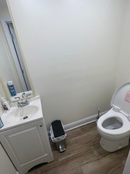 22105 Jamaica Ave, Queens Village, NY à vendre - Photo intérieure – Image 2 sur 19