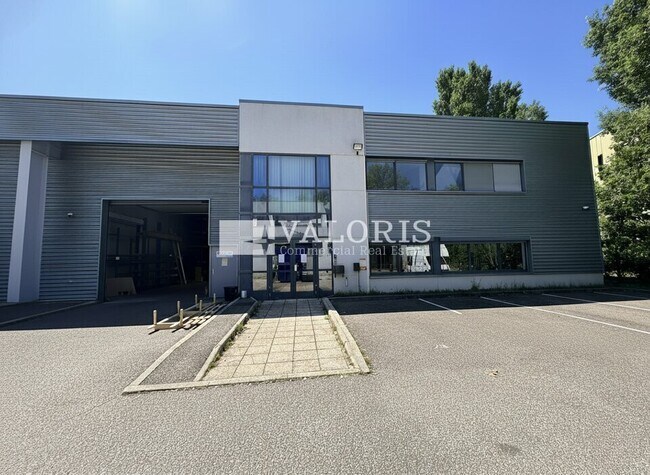 Plus de détails pour Local d’activités à vendre