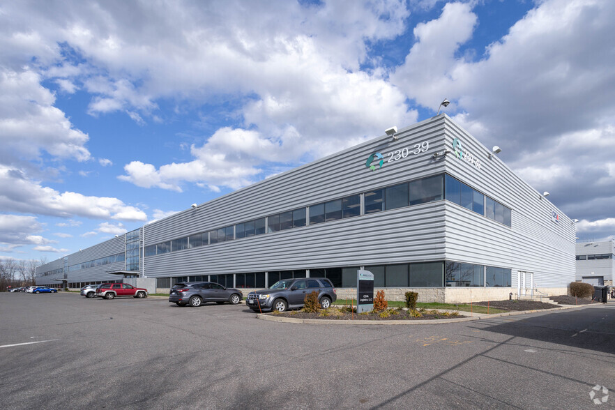 230-39 International Airport Ctr Blvd, Springfield Gardens, NY à louer - Photo de l’immeuble – Image 1 sur 7