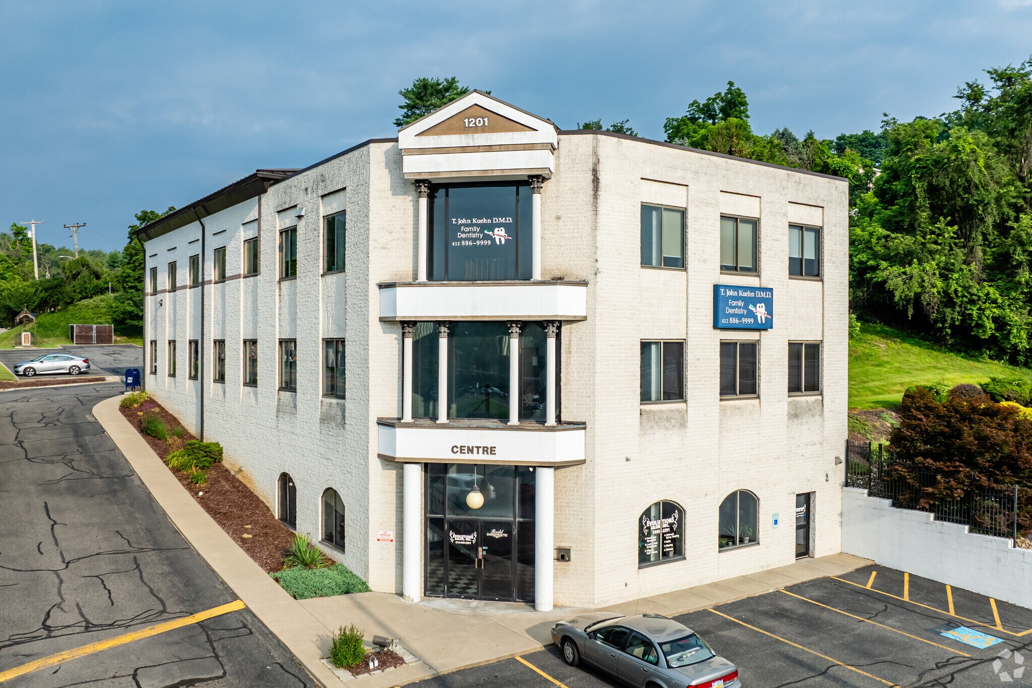 1201 Broughton Rd, Pittsburgh, PA à louer Photo principale– Image 1 sur 7