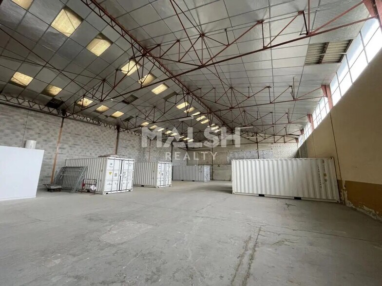 Local d'activités dans Décines-Charpieu à vendre - Photo intérieure – Image 3 sur 9