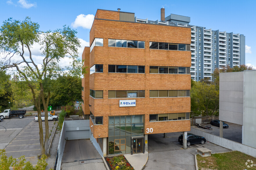 30 Drewry Ave, Toronto, ON à louer - Photo de l’immeuble – Image 2 sur 3