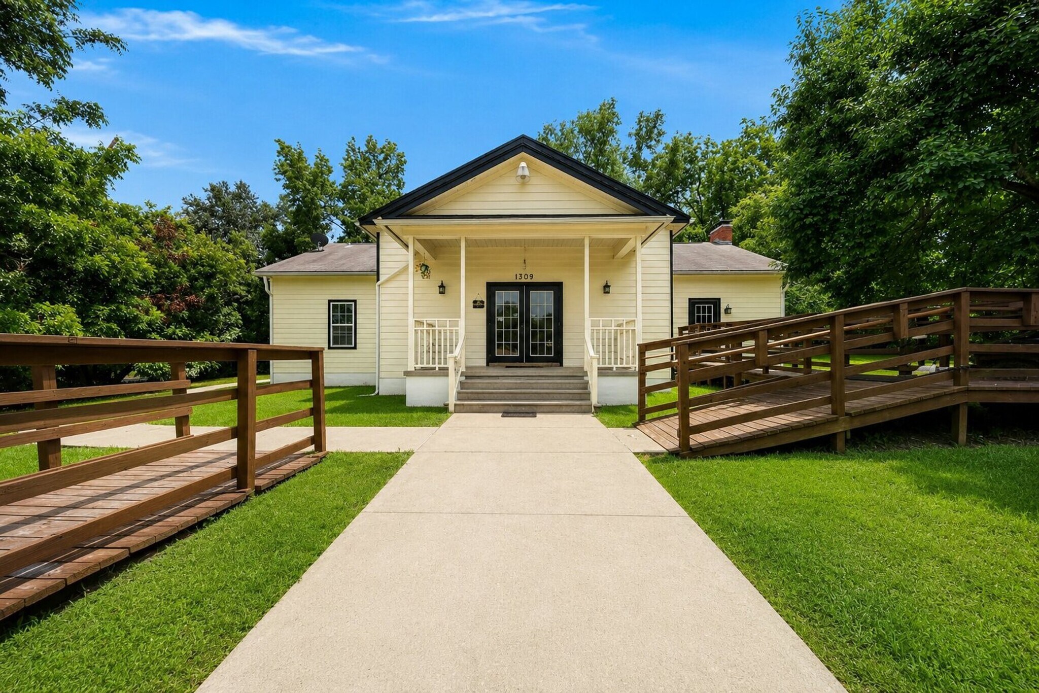 1309 15th St, Huntsville, TX à vendre Photo de l’immeuble– Image 1 sur 38