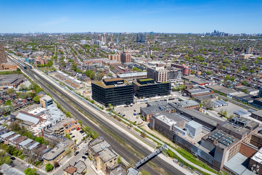 152 Sterling Rd, Toronto, ON à louer - Aérien – Image 2 sur 8