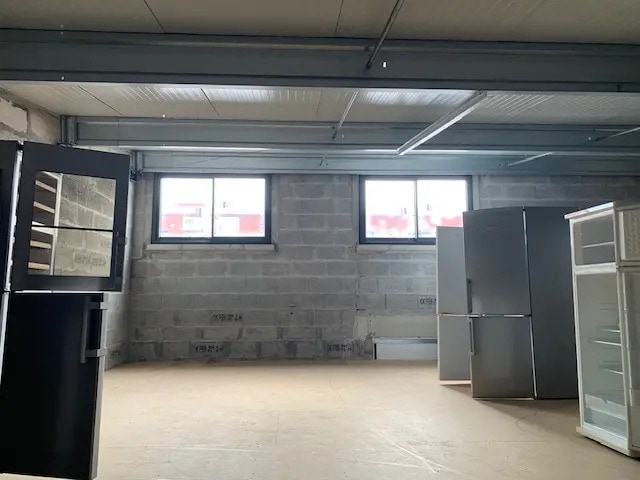 Local d’activités dans Lahonce à louer - Photo de l’immeuble – Image 2 sur 3