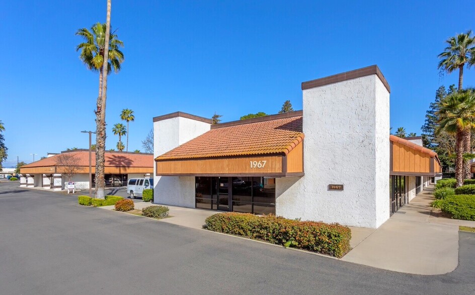 1981 N Gateway Blvd, Fresno, CA à louer - Photo de l’immeuble – Image 2 sur 12