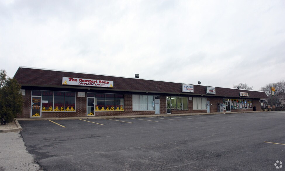 100-112 Light Rd, Oswego, IL à vendre - Photo de l’immeuble – Image 3 sur 3