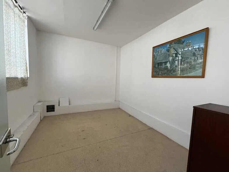 Local d'activités dans Saint-Quentin à vendre - Photo de l’immeuble – Image 3 sur 4