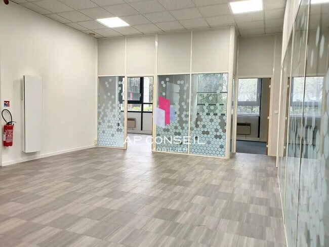 Plus de détails pour Bureau à louer