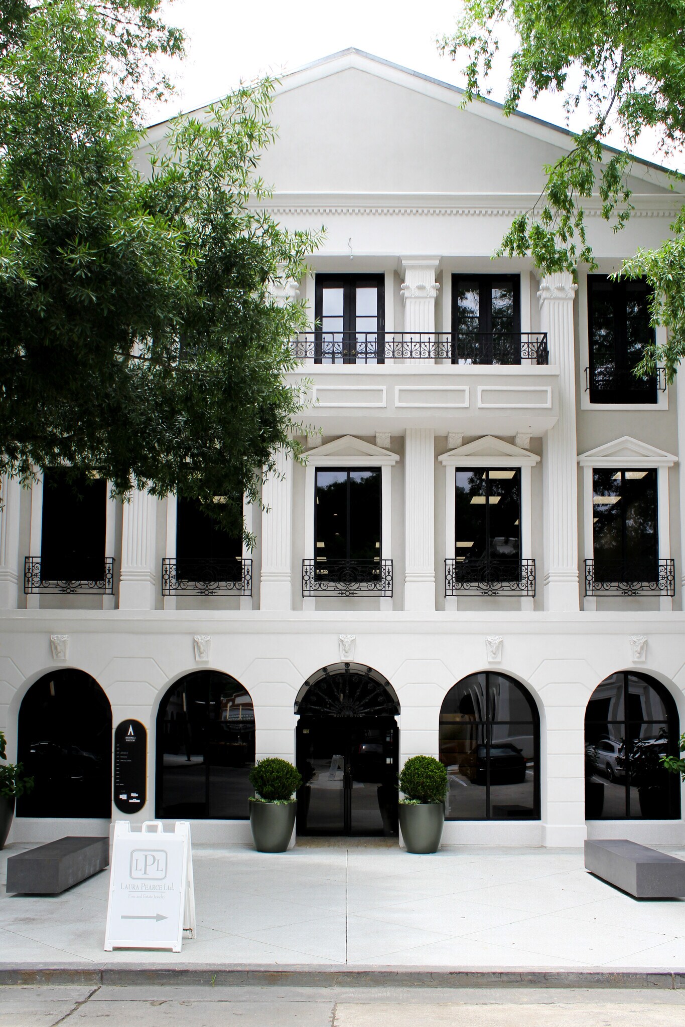 2300 Peachtree Rd NW, Atlanta, GA à louer Photo principale– Image 1 sur 6