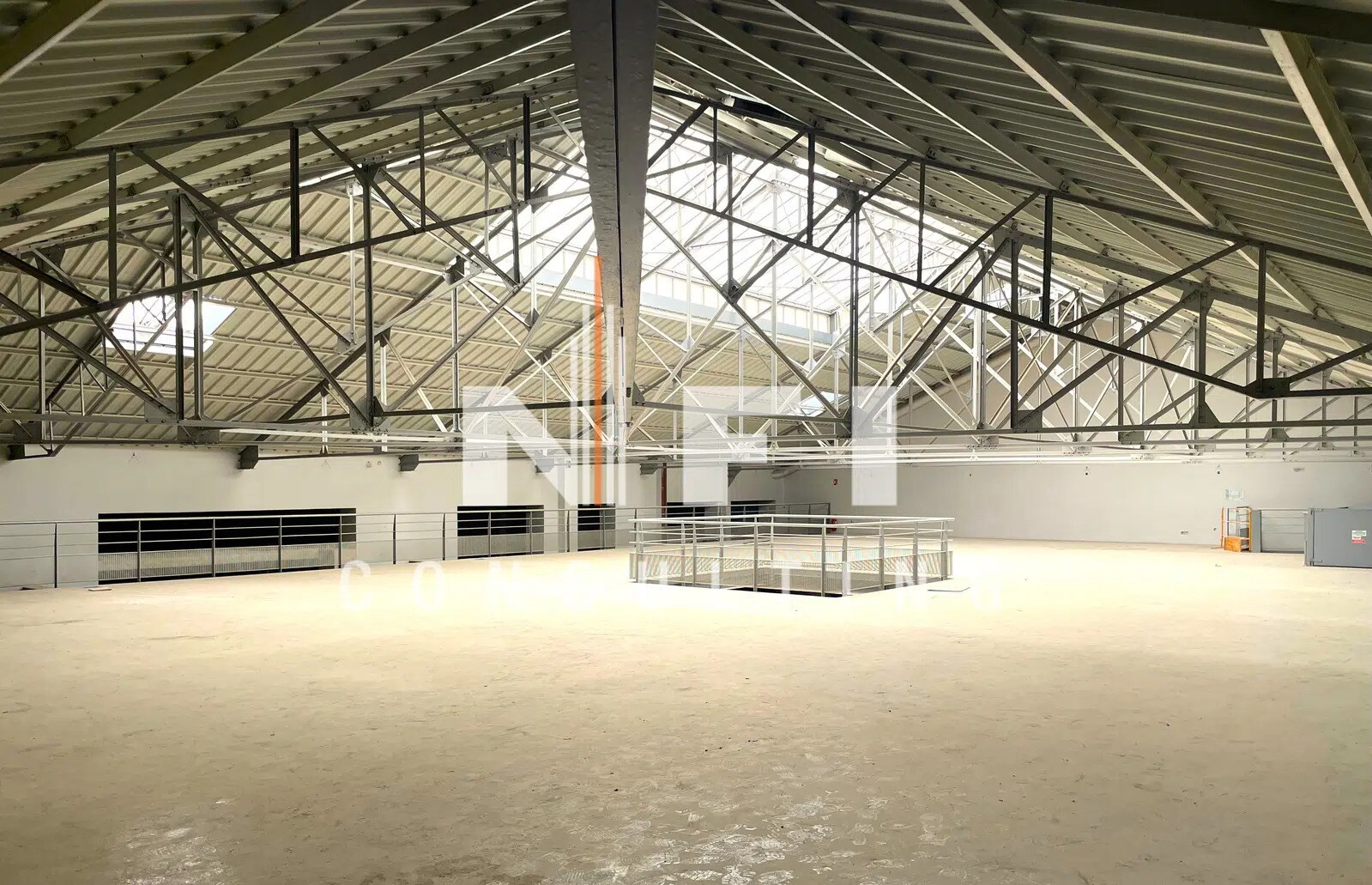 Local d'activités dans Cannes à vendre Photo intérieure– Image 1 sur 4