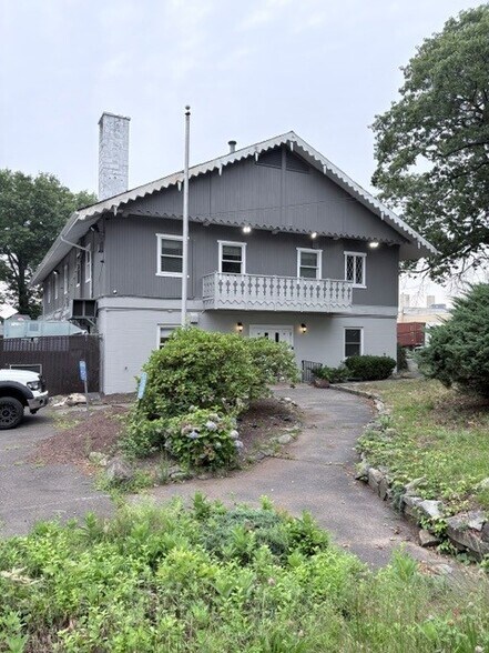 416 Horace St, Bridgeport, CT à louer - Photo de l’immeuble – Image 1 sur 9