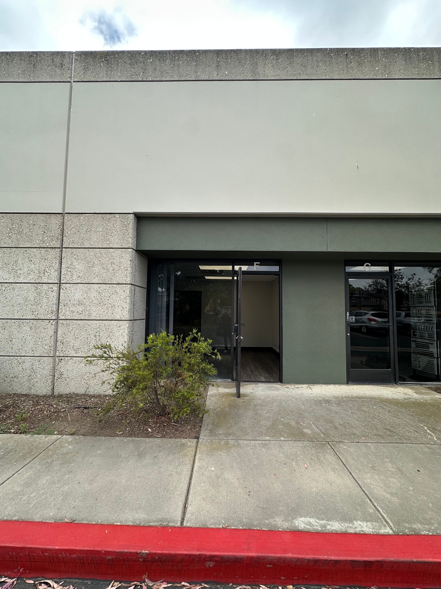 411 N Lombard St, Oxnard, CA à louer Photo intérieure– Image 1 sur 12