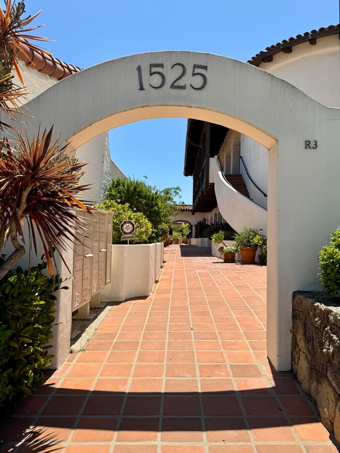 1525 State St, Santa Barbara, CA 93101 - Lot 101-A -  - Photo intérieure - Image 1 of 9