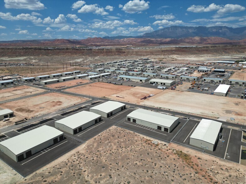 975 S. 5600 W., Hurricane, UT à louer - Photo de l’immeuble – Image 2 sur 31